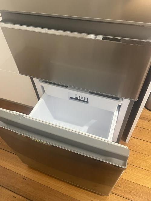 Second-hand Mitsubishi 370L Bottom Mount Fridge - Photo 6)