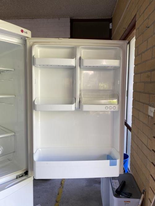 Second-hand LG 305L Bottom Mount Fridge - Photo 6)