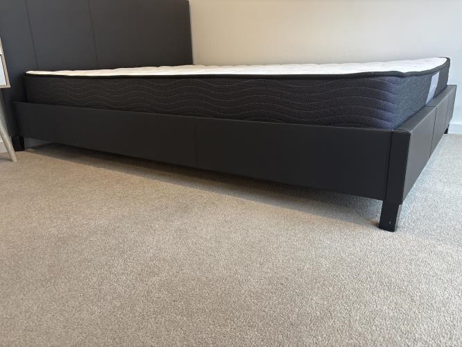 Second-hand Queen Size Bed Frame - Photo 6)