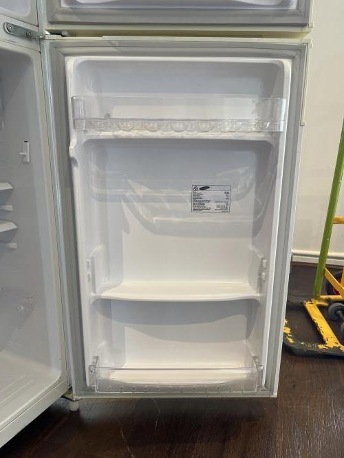 Second-hand Samsung 216L Top Mount Fridge - Photo 6)