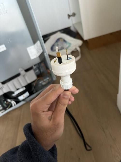 Second-hand Westinghouse 275L Top Mount Fridge - Photo 6)