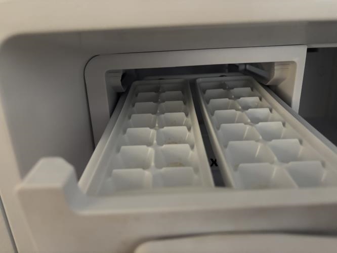 Second-hand Samsung 255L Top Mount Fridge - Photo 6)