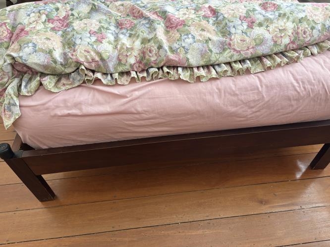 Second-hand Double Bed Frame - Photo 6)