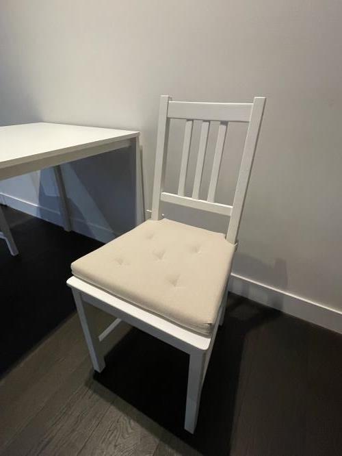 Second-hand IKEA Dining Table with 3 Chairs - Photo 6)