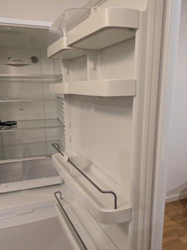 Second-hand Fisher & Paykel 403L Bottom Mount Fridge - Photo 6)