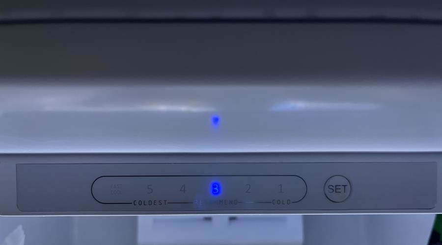 Second-hand Chiq 202L Top Mount Fridge - Photo 6)