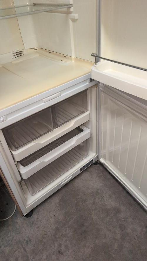 Second-hand Fisher & Paykel 403L Bottom Mount Fridge - Photo 6)