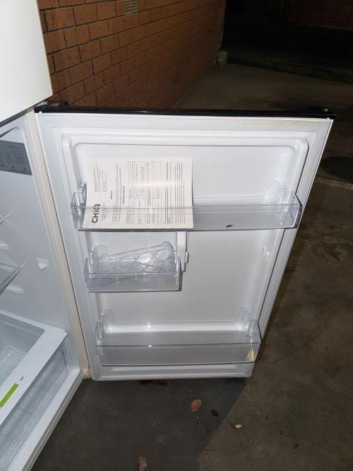 Second-hand Chiq 202L Top Mount Fridge - Photo 6)