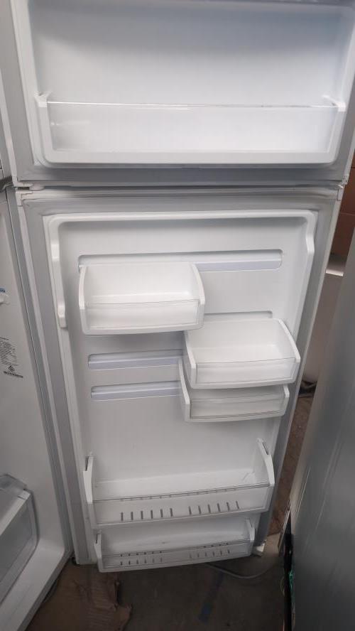 Second-hand Westinghouse 275L Top Mount Fridge - Photo 6)