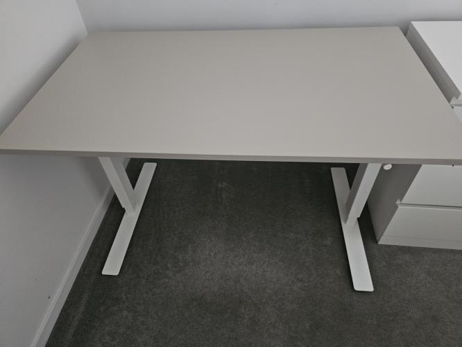 Second-hand IKEA Height-Adjustable Desk - Photo 6)