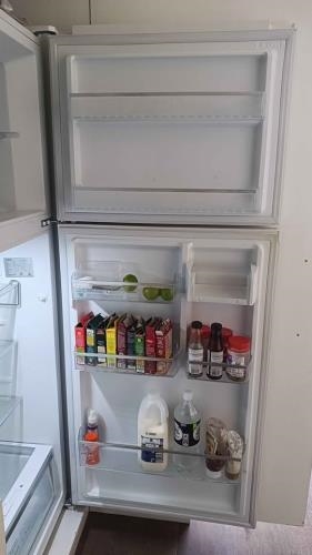 Second-hand Chiq 410L Top Mount Fridge - Photo 6)