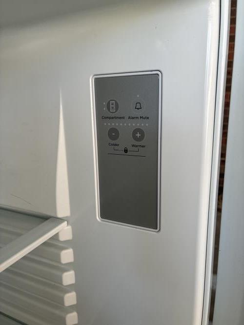 Second-hand Fisher & Paykel 403L Bottom Mount Fridge - Photo 6)