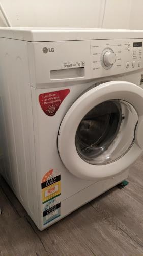 Second-hand LG 7kg Front Load Washing Machine - Photo 7)