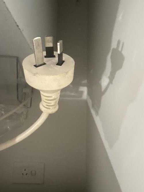 Second-hand Whirlpool 212L Top Mount Fridge - Photo 7)