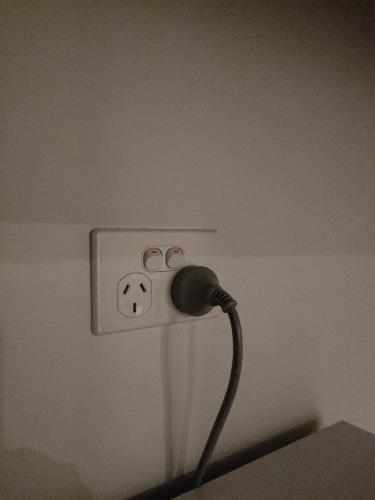 Second-hand Chiq 202L Top Mount Fridge - Photo 7)
