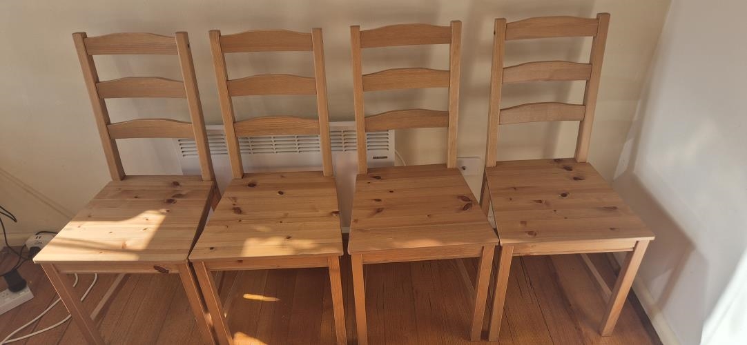 Second-hand IKEA Dining Table with 4 Chairs - Photo 7)