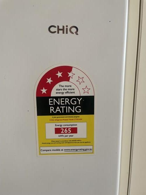 Second-hand Chiq 216L Top Mount Fridge - Photo 7)