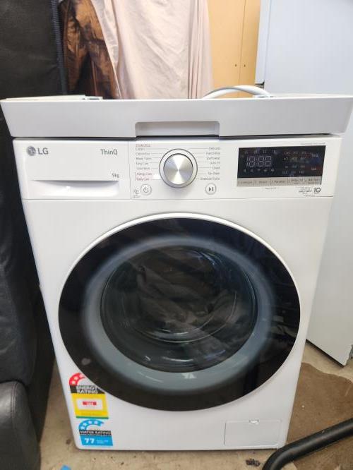 Second-hand LG 9kg Front Load Washing Machine - Photo 7)