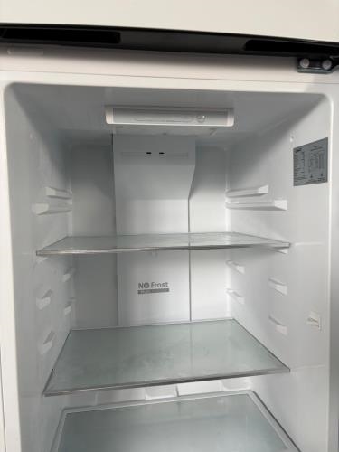 Second-hand Chiq 202L Top Mount Fridge - Photo 7)