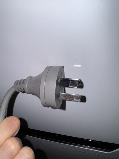 Second-hand Chiq 202L Top Mount Fridge - Photo 7)