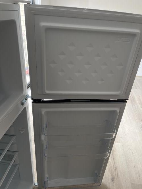 Second-hand Chiq 118L Top Mount Fridge - Photo 7)