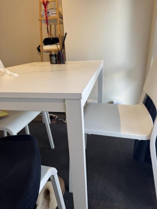 Second-hand IKEA Extendable Dining Table with 4 Chairs - Photo 7)