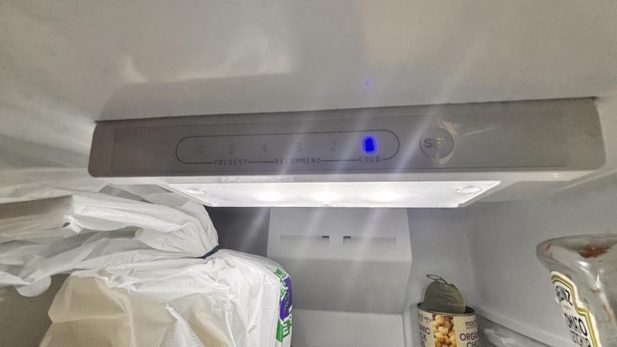 Second-hand Chiq 202L Top Mount Fridge - Photo 7)