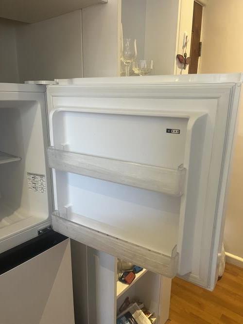 Second-hand Hisense 205L Top Mount Fridge - Photo 7)