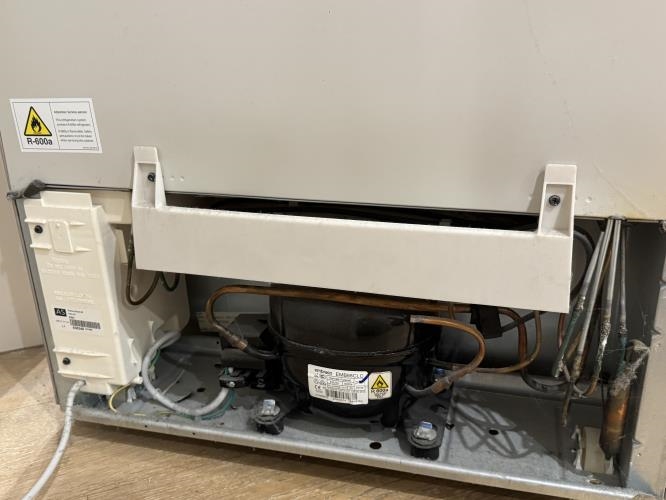 Second-hand Fisher & Paykel 403L Bottom Mount Fridge - Photo 7)