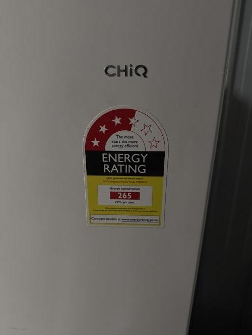 Second-hand Chiq 216L Top Mount Fridge - Photo 7)