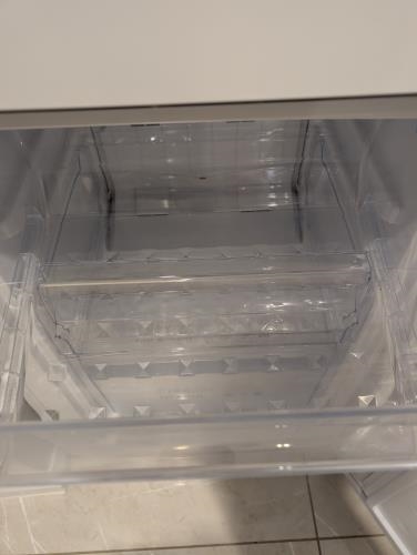 Second-hand Chiq 216L Top Mount Fridge - Photo 7)