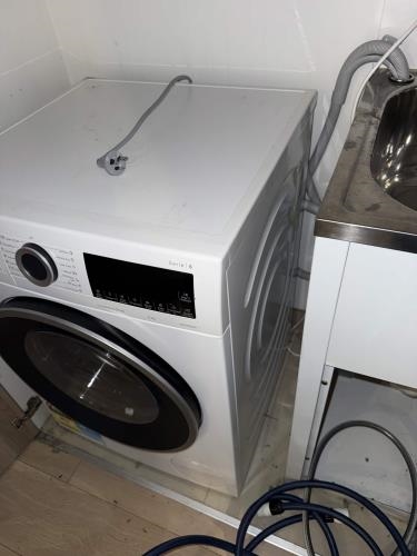 Second-hand Bosch 9kg Front Load Washing Machine - Photo 7)