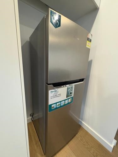 Second-hand Hisense 230L Top Mount Fridge - Photo 7)