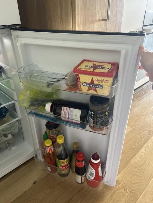 Second-hand Chiq 118L Top Mount Fridge - Photo 7)