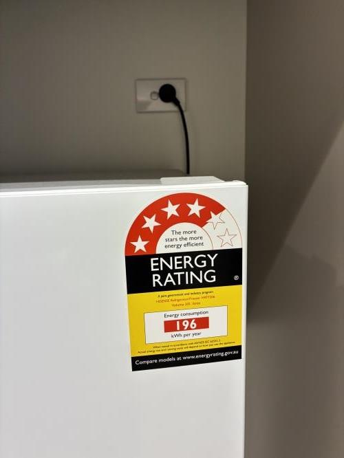 Second-hand Hisense 205L Top Mount Fridge - Photo 7)