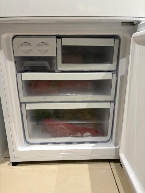 Second-hand Westinghouse 317L Bottom Mount Fridge - Photo 7)