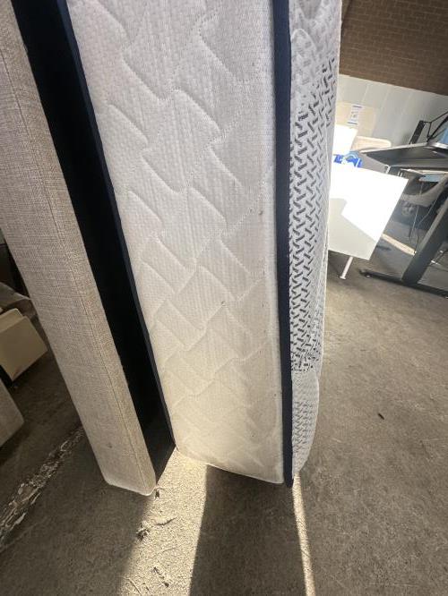 Second-hand Single Mattress - Photo 7)