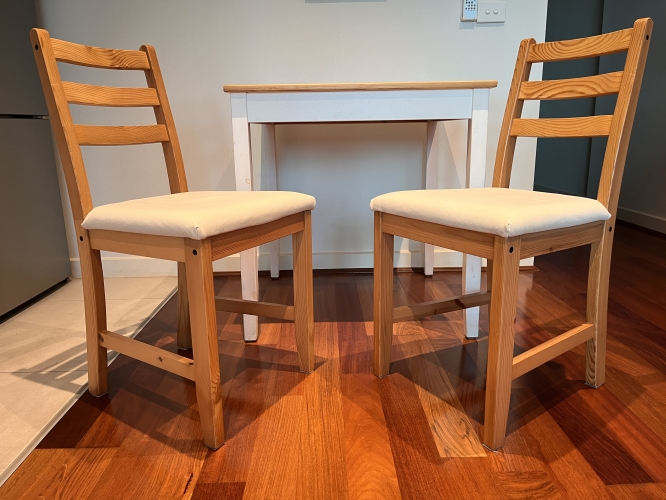 Second-hand IKEA Dining Table with 2 Chairs - Photo 8)