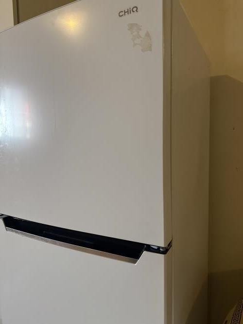 Second-hand Chiq 202L Top Mount Fridge - Photo 8)