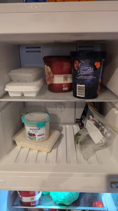 Second-hand Chiq 202L Top Mount Fridge - Photo 8)