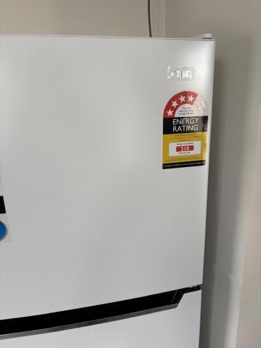 Second-hand Chiq 202L Top Mount Fridge - Photo 8)