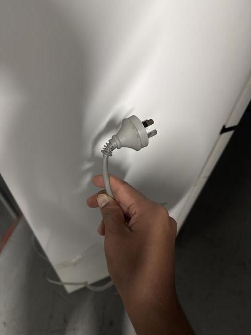 Second-hand Chiq 216L Top Mount Fridge - Photo 8)