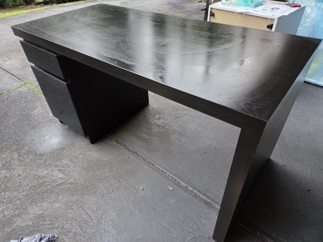 Second-hand IKEA Malm Desk - Photo 8)