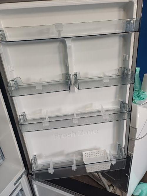 Second-hand Hisense 417L Bottom Mount Fridge - Photo 8)