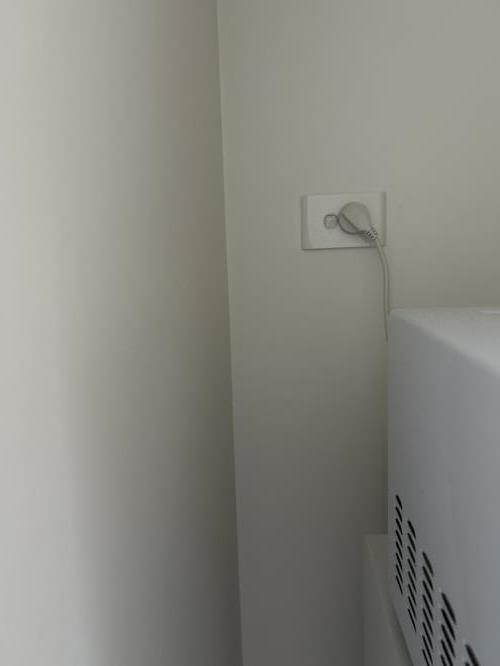 Second-hand Chiq 118L Top Mount Fridge - Photo 8)