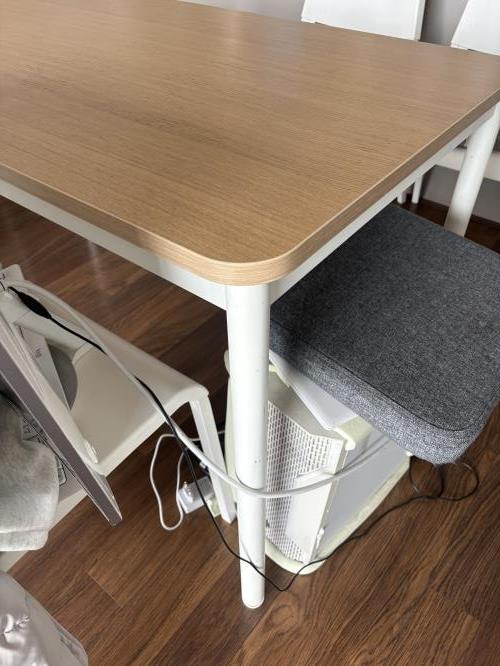 Second-hand IKEA Dining Table with 4 Chairs - Photo 8)