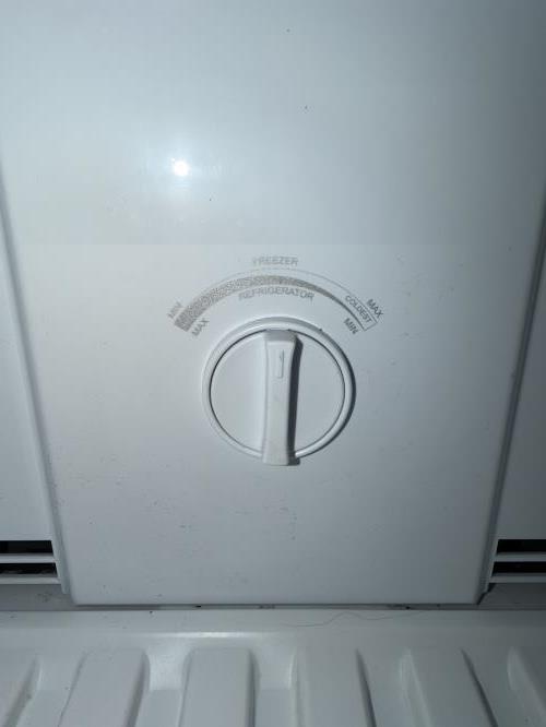 Second-hand Chiq 202L Top Mount Fridge - Photo 8)