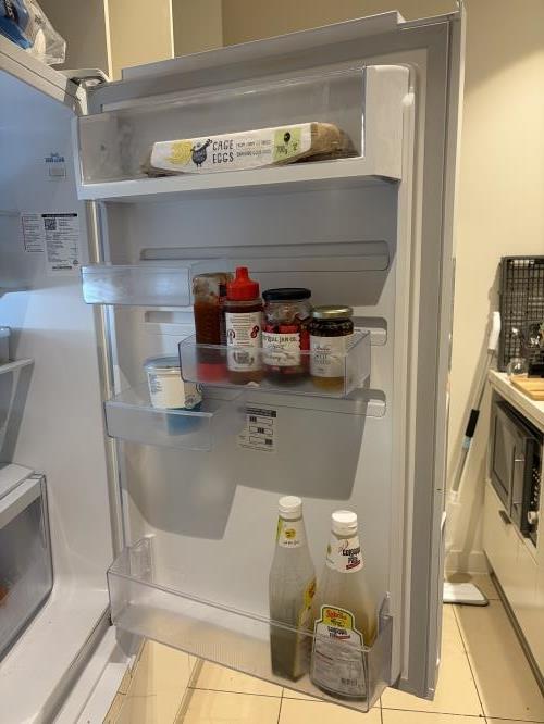 Second-hand Westinghouse 317L Bottom Mount Fridge - Photo 8)