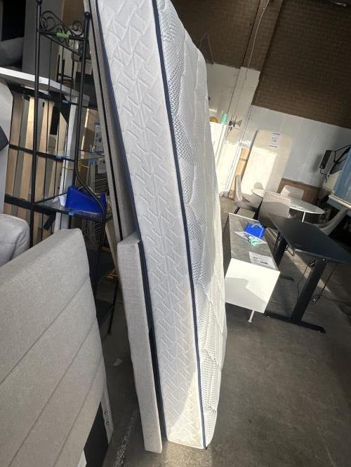 Second-hand Single Mattress - Photo 8)