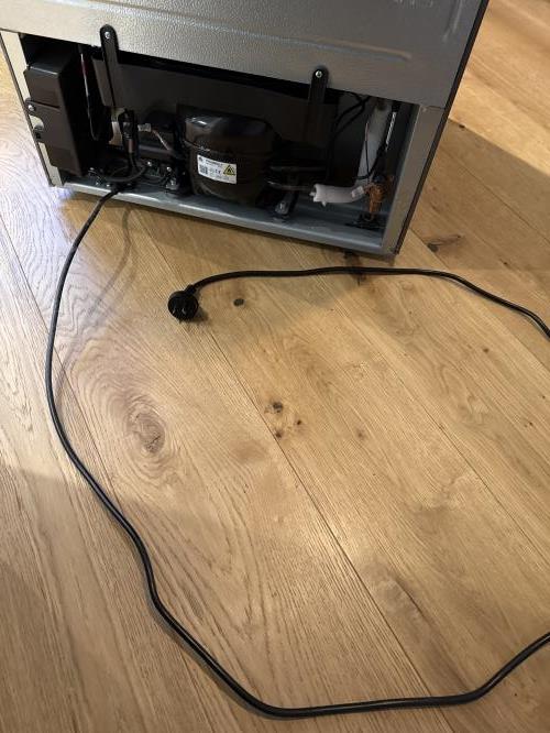 Second-hand Hisense 205L Top Mount Fridge - Photo 9)